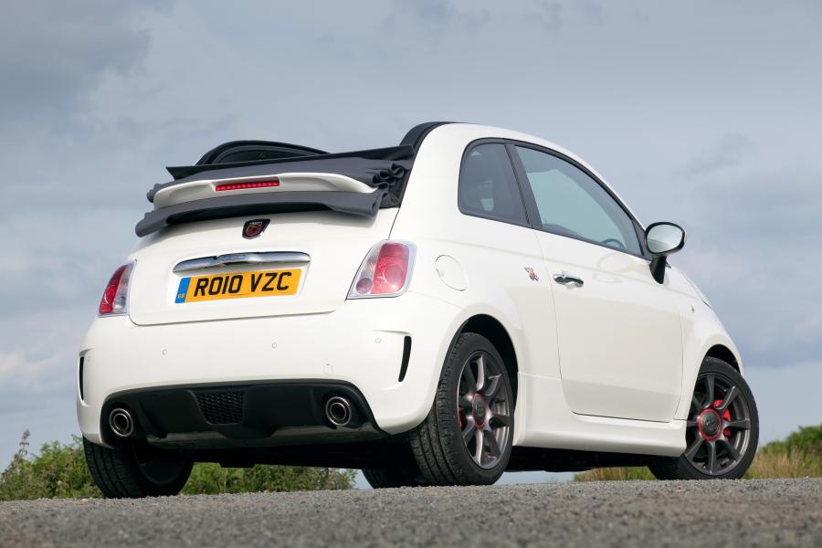  Abarth 500C 2010 года  (UK) (фото 7 из 32)